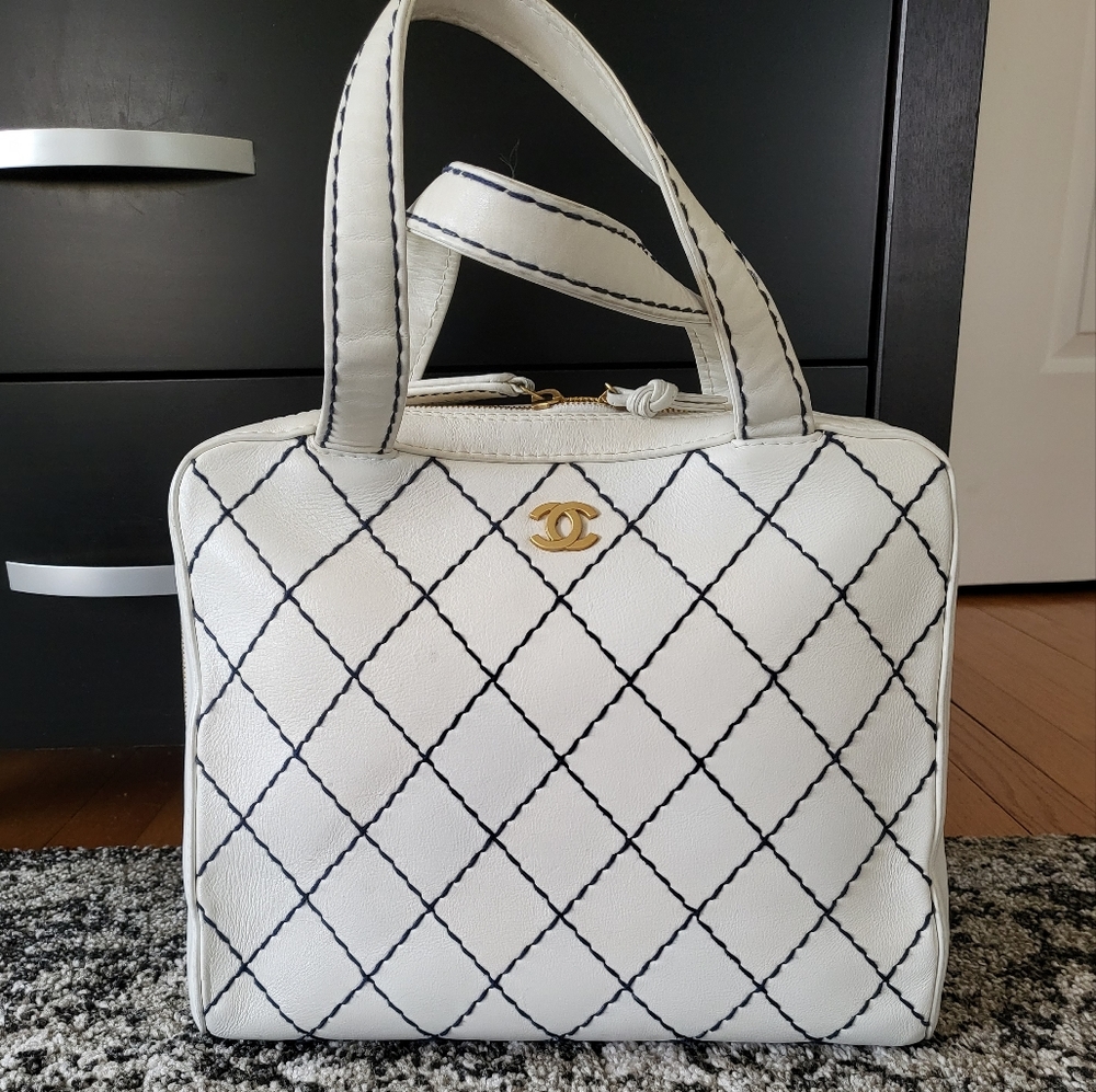 Chanel CC Surpique Ivory / Cream / Off-white Tote